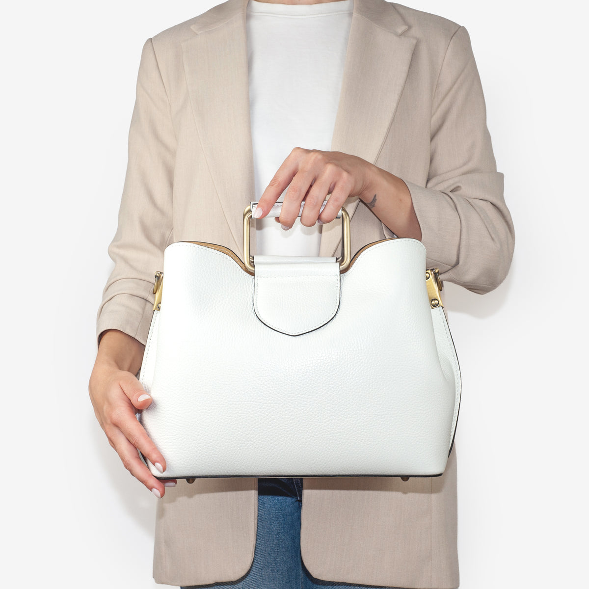 Alma • Pure White